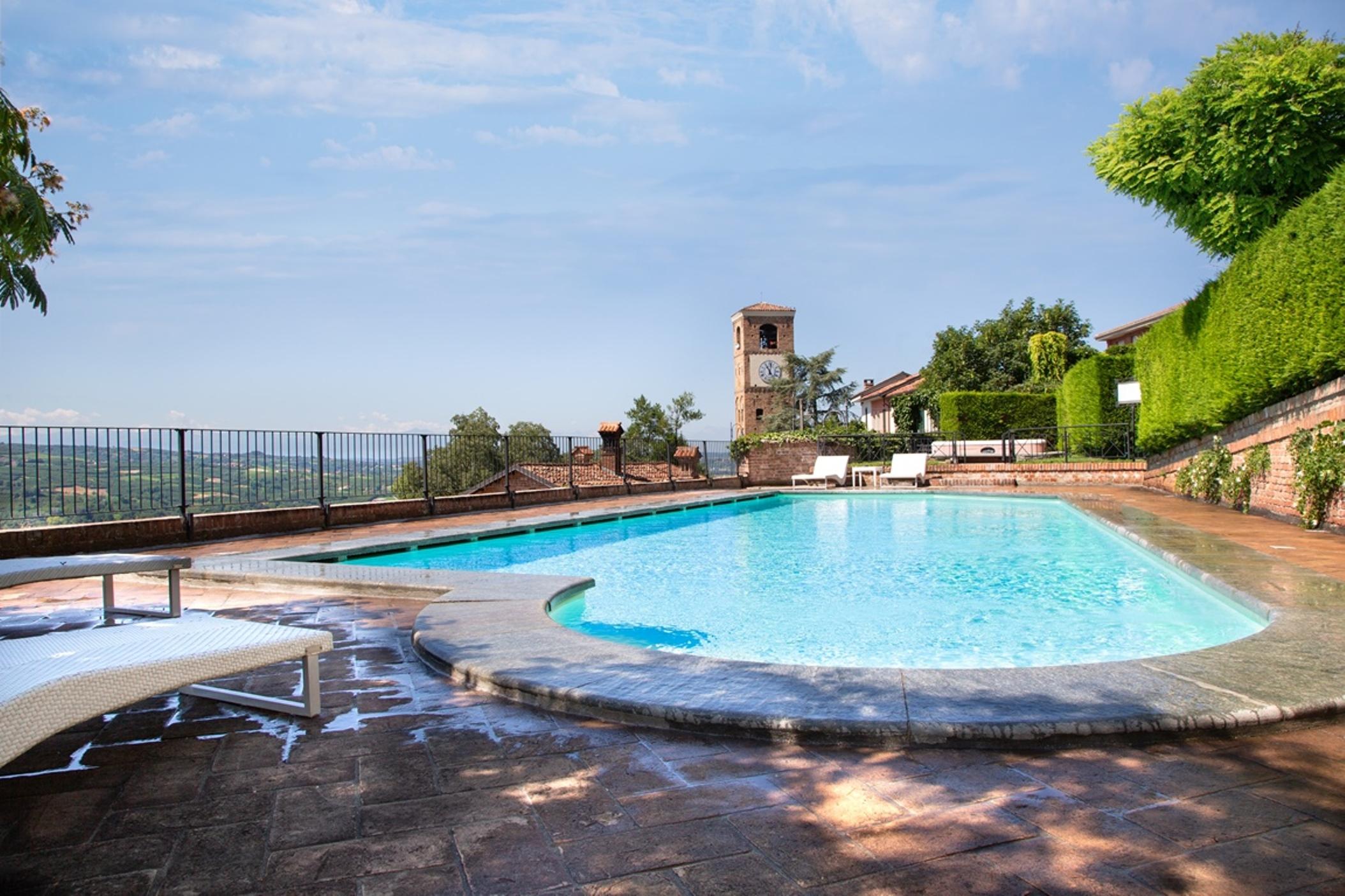 Hotel Castello Di Santa Vittoria Santa Vittoria dʼAlba Exterior foto