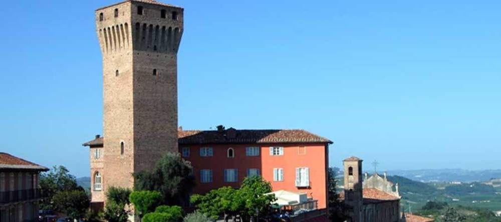 Hotel Castello Di Santa Vittoria Santa Vittoria dʼAlba Exterior foto
