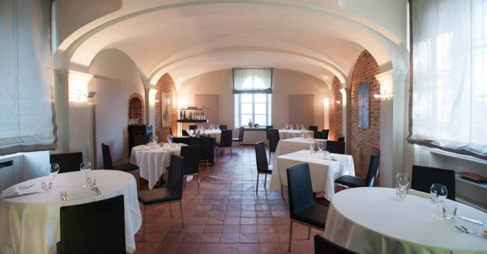 Hotel Castello Di Santa Vittoria Santa Vittoria dʼAlba Exterior foto