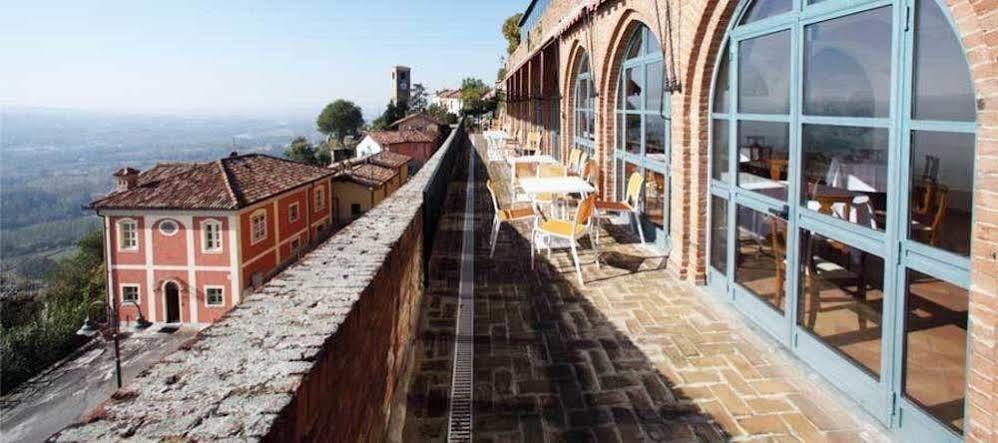 Hotel Castello Di Santa Vittoria Santa Vittoria dʼAlba Exterior foto
